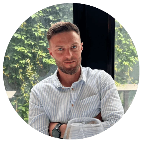 Romain Paris, créateur de sites internet et consultant SEO dans le Morbihan